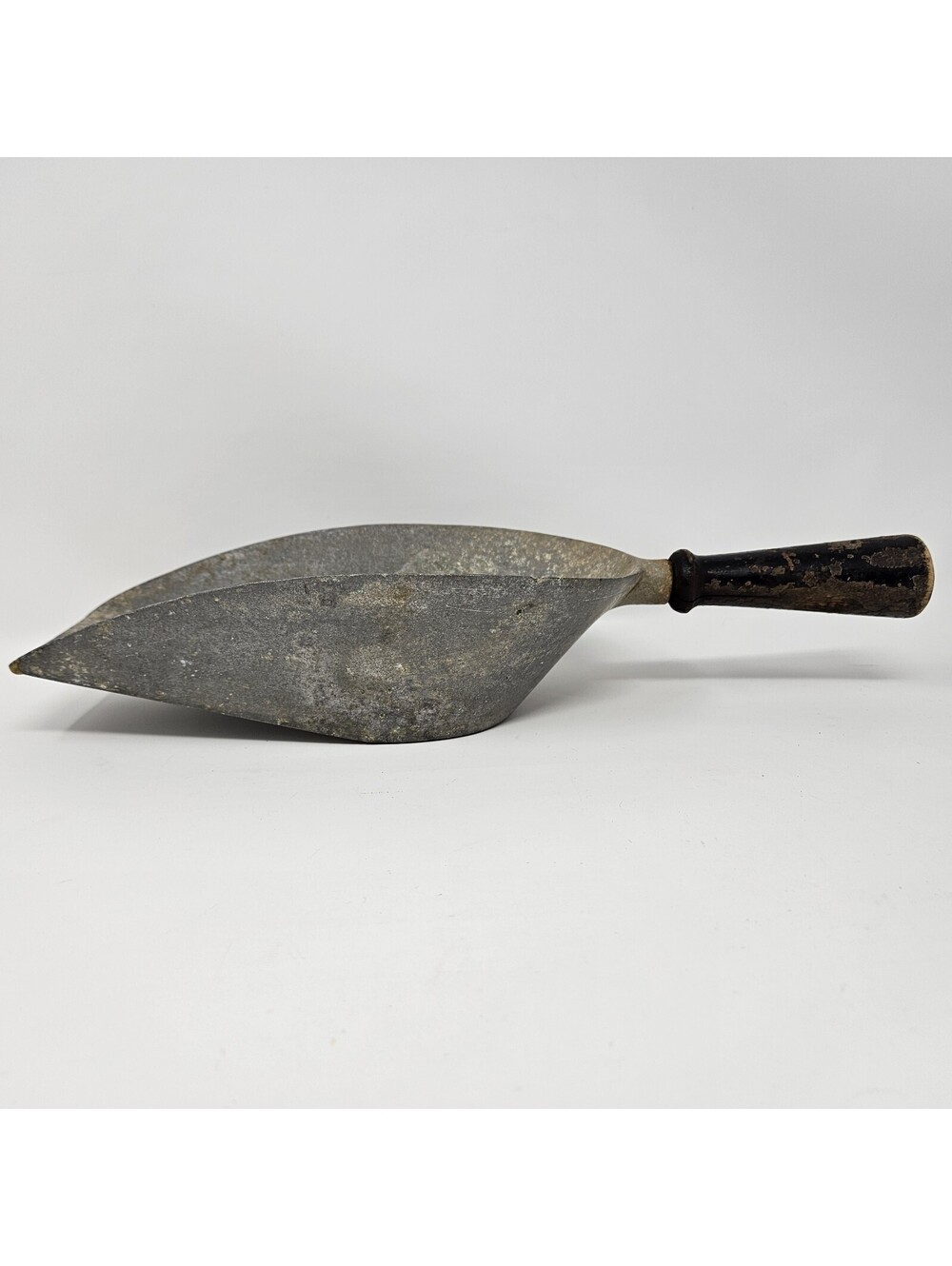 Wagner Mfg. Primitive Farmhouse Wooden Handle Galvanized Metal Grain, Feed Scoop